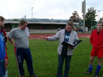 Trainer Thomas Knobel erteilt letzte Anweisungen